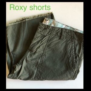 Roxy utility style shorts excellent condition 💖
